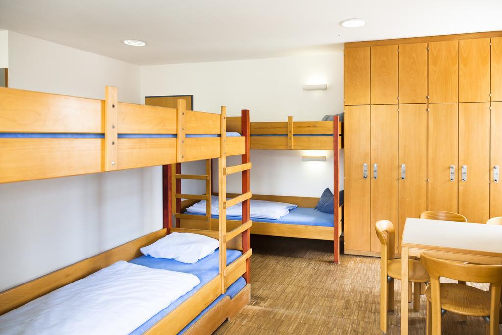Familienzimmer mit Gemeinschaftsbad